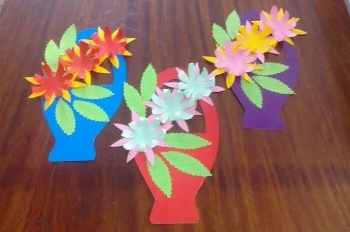 аппликация цветы старшая группа. шапочки цветы для детей в детском. цветы младшая группа. аппликация в детском саду. день цветка в детском саду средняя группа.