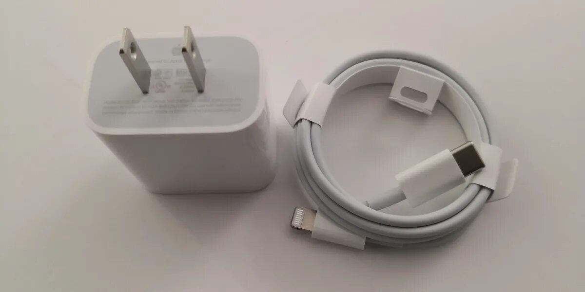 Charger iphone 13 Pro Max 18w USB C to Lightning fast Charging. Iphone 13 Pro Charger. Apple iphone PD Charger 18w. Apple 18w USB-C Power Adapter. Адаптер для айфон 11