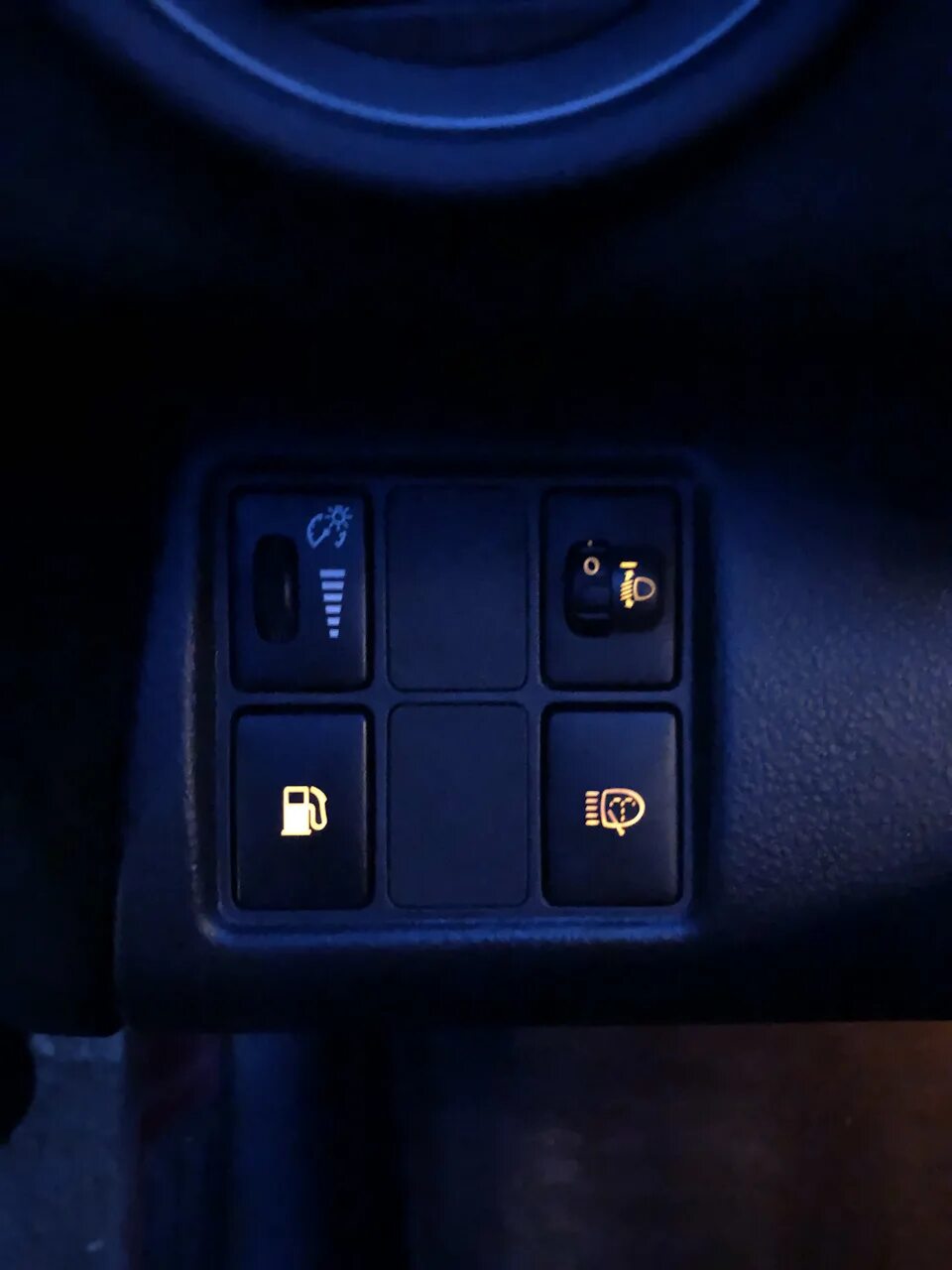 Кнопки rav4. Toyota rav4, 2009 кнопка esp. кнопка открывания бензобака тойота рав 4. кнопка бензобака на nissan x trail. кнопка бензобака на nissan x trail t-31.