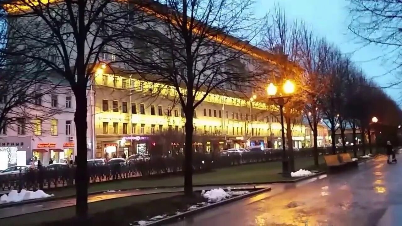 Площадь на цветном бульваре. Цветной бульвар москва видео. Красивые места на цветном бульваре. Парк на цветном бульваре москва сквер. Цветной бульвар москва видео.