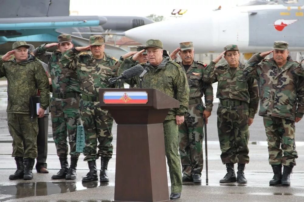 в сирии открыли памятник вертолетчикам 30 сентября 2021 год. владимир путин на авиабазе в хмеймим. генерал-лейтенант александр чайко. генерал лейтенант чайко в сирии. сирии александр чайко.