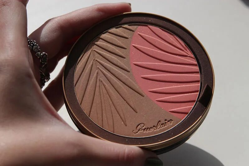 Палетка бронзеров. Guerlain Terracotta румяна. Guerlain Terracotta Bronzing Powder and blush. Румяна герлен терракота. Гуччи бронзер оттенки.