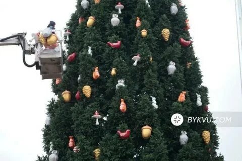 Украсить главную елку