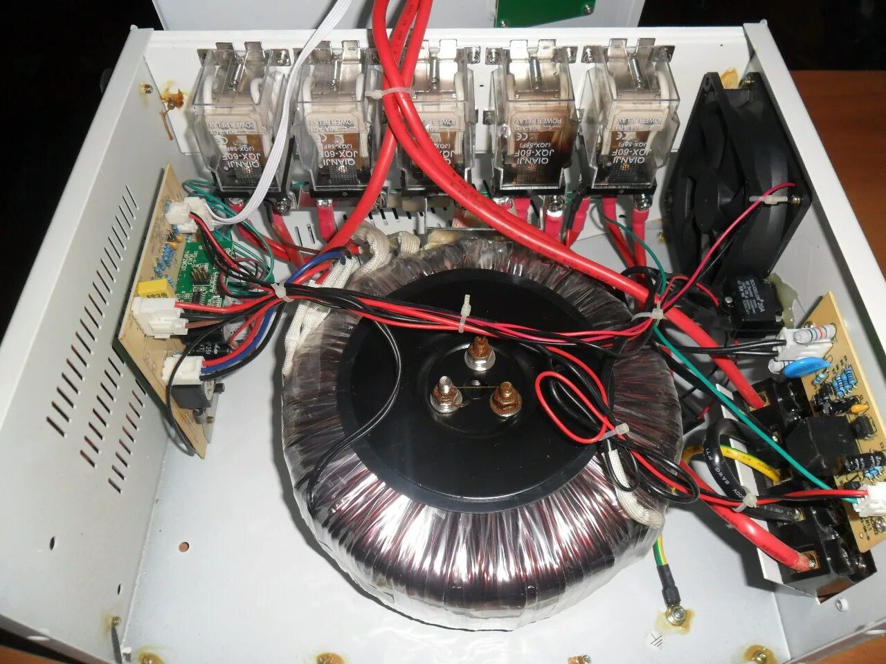 Трансформатор щелкает. Стабилизатор напряжения onyx udr 10kva. onyx wdr 15kva стабилизатор напряжения. релейный стабилизатор 220в. тороидальный трансформатор для стабилизатора напряжения 220в.