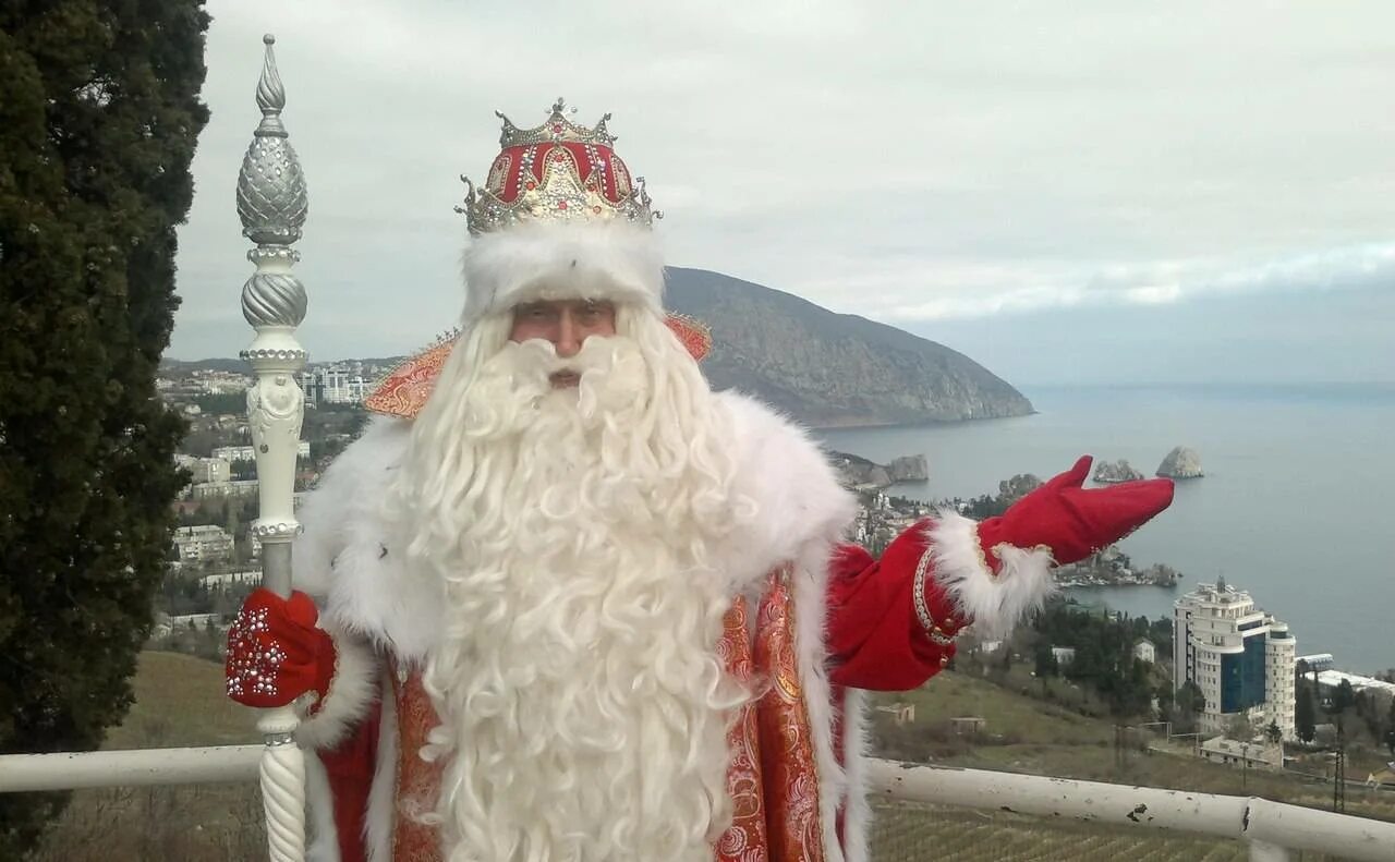 Года ялта. Новый год в крыму. ялта новый год. дед мороз в ялте. рождество в крыму.