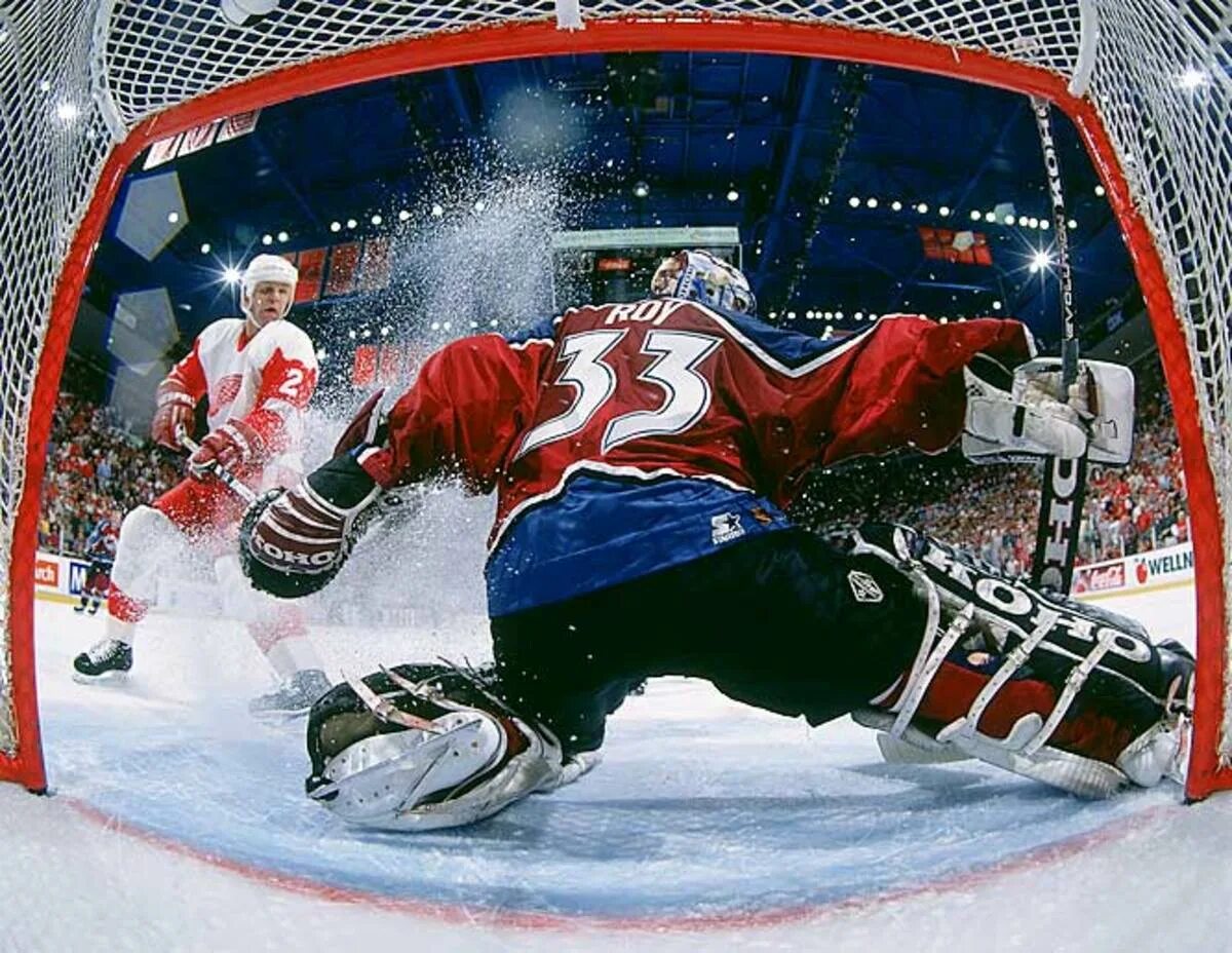 Хоккейный вратарь играть. Ea sports nhl 2014 xbox 360. Хоккейный вратарь играть. Вратарь без маски терри савчук. Клюшка для хоккея.