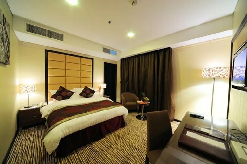 Аль хамра 4. Al Hamra Hotel 4*. Al Hamra Hotel Sharjah 4 Шарджа. Al Hamra Hotel Дубай. Отель Дубай al Hamra Residence 4.