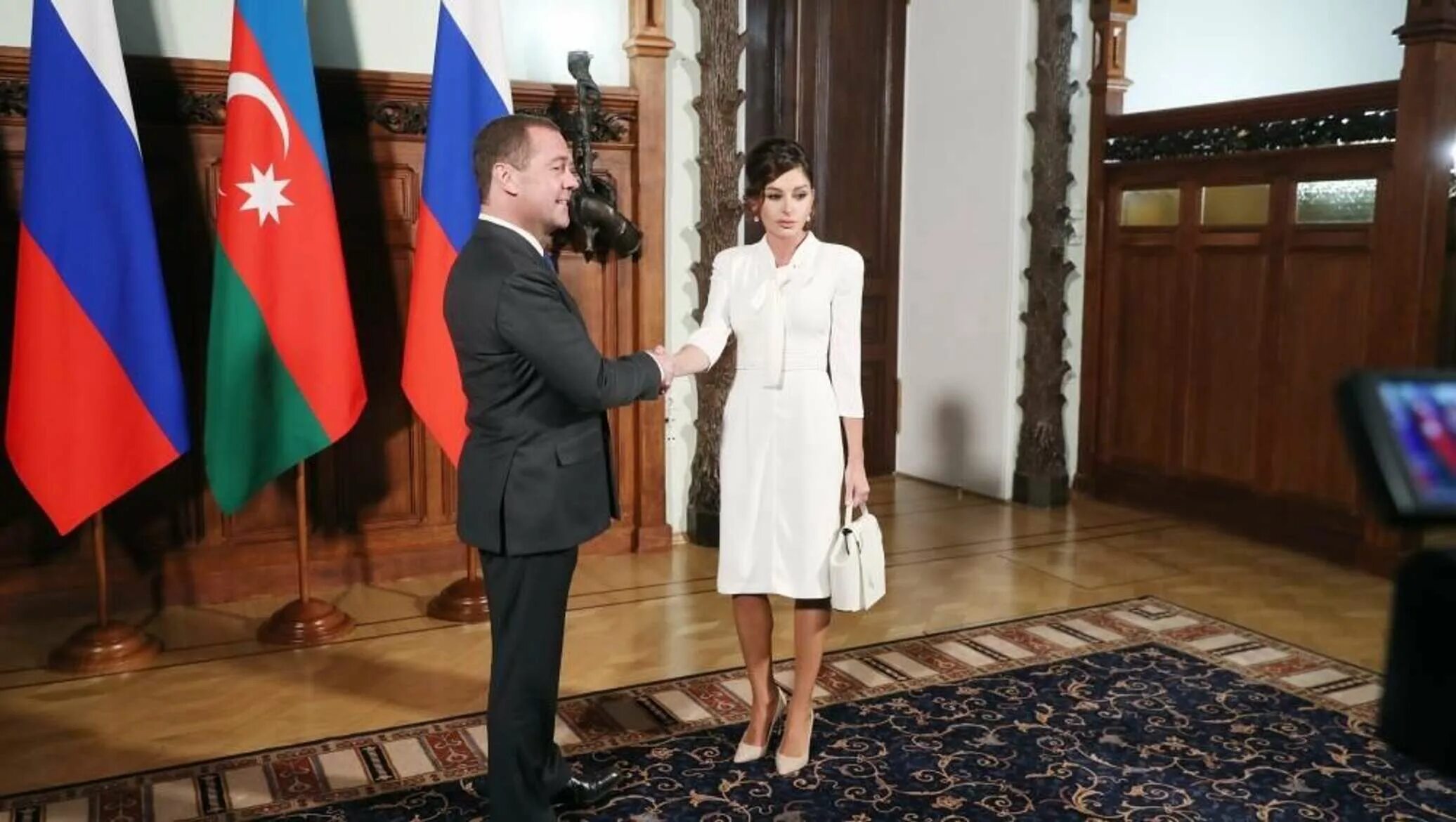 Сколько вице президентов. Жена президента Алиева Мехрибан. Мехрибан Алиева 2019.