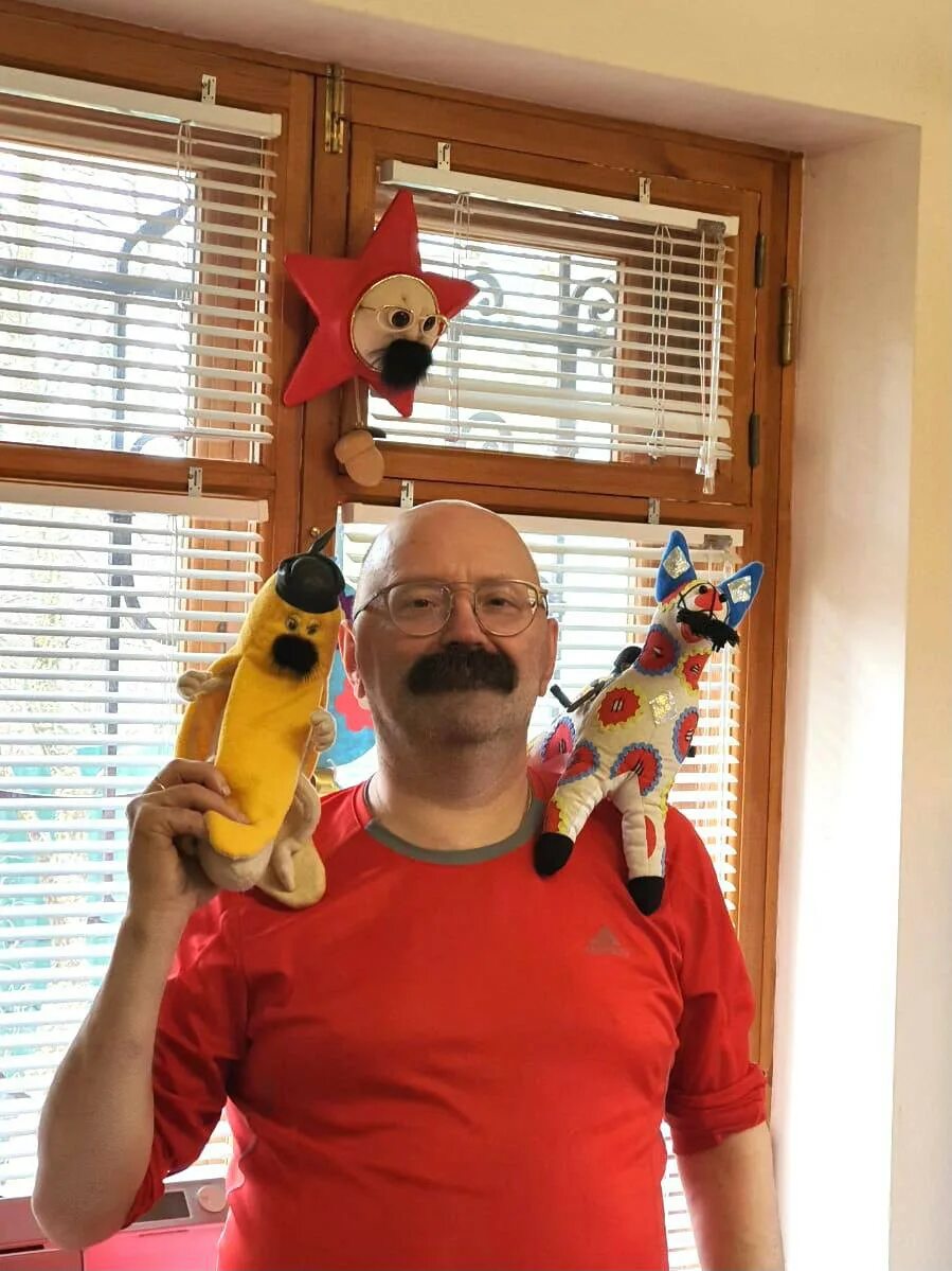 Усатый депутат киров. Маури киров. Маури киров. Маури киров правительство. Киров деловая россия маури.