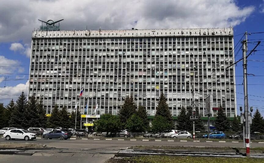 Московское шоссе 92. Остановка автозавод ульяновск. московское шоссе у автозавода ульяновск. здание автозавода ульяновск. ульяновский авиа завод здания.