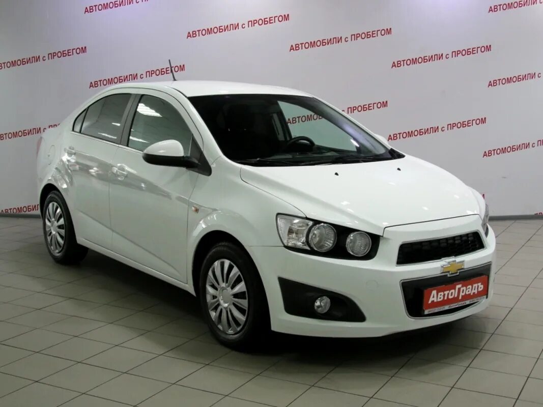 Авито продажа автомобилей с пробегом иномарки. Chevrolet Aveo 1.6 МТ 2014 хэтчбек. Chevrolet Aveo 2013. Шевроле Авео 2014. Шевроле Авео 2014г.