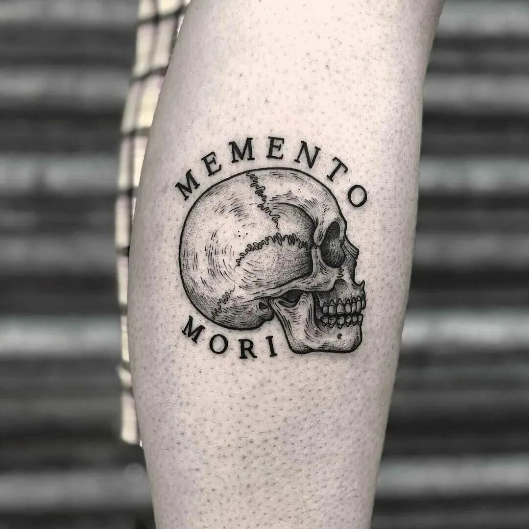 Тату мементо мори мужские. МЕМЕНТО Мори тату. Memento Mori тату. Тутоировка момент Мори. Тату МЕМЕНТО Мори на руке.