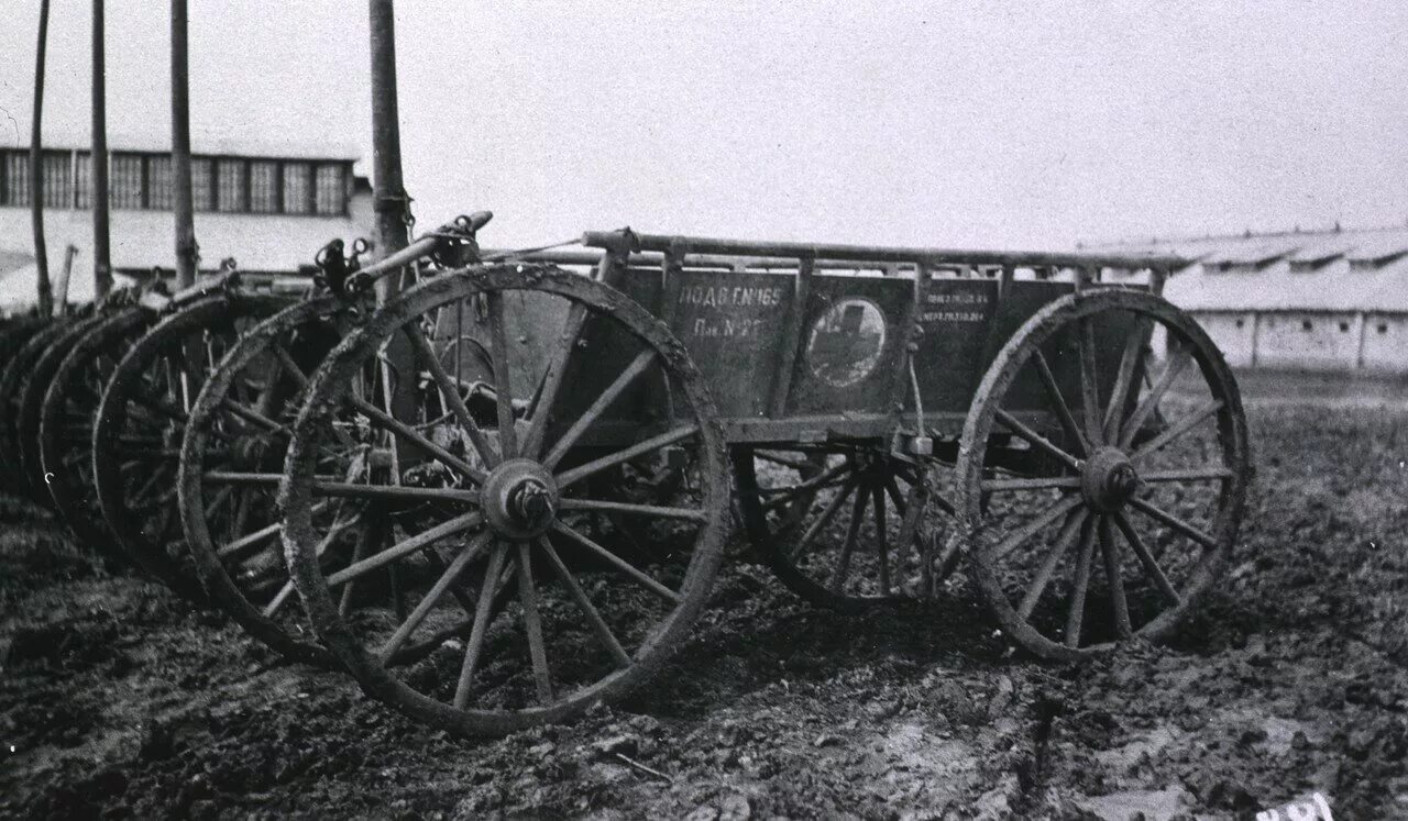 Фронт телега. Санитарная двуколка РККА. Пароконная повозка вермахта Stahlfeldwagen HF.7. Санитарная повозка РККА. Санитарная повозка СП-36.