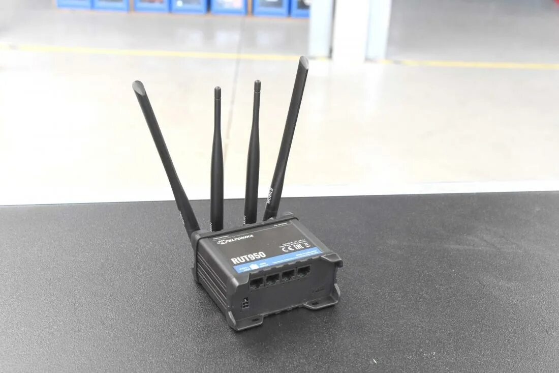 Teltonika rut950. Teltonika rut950. Роутер rut955. Роутер со съемной антенной wifi. Teltonika lte rut240 j,pjh.