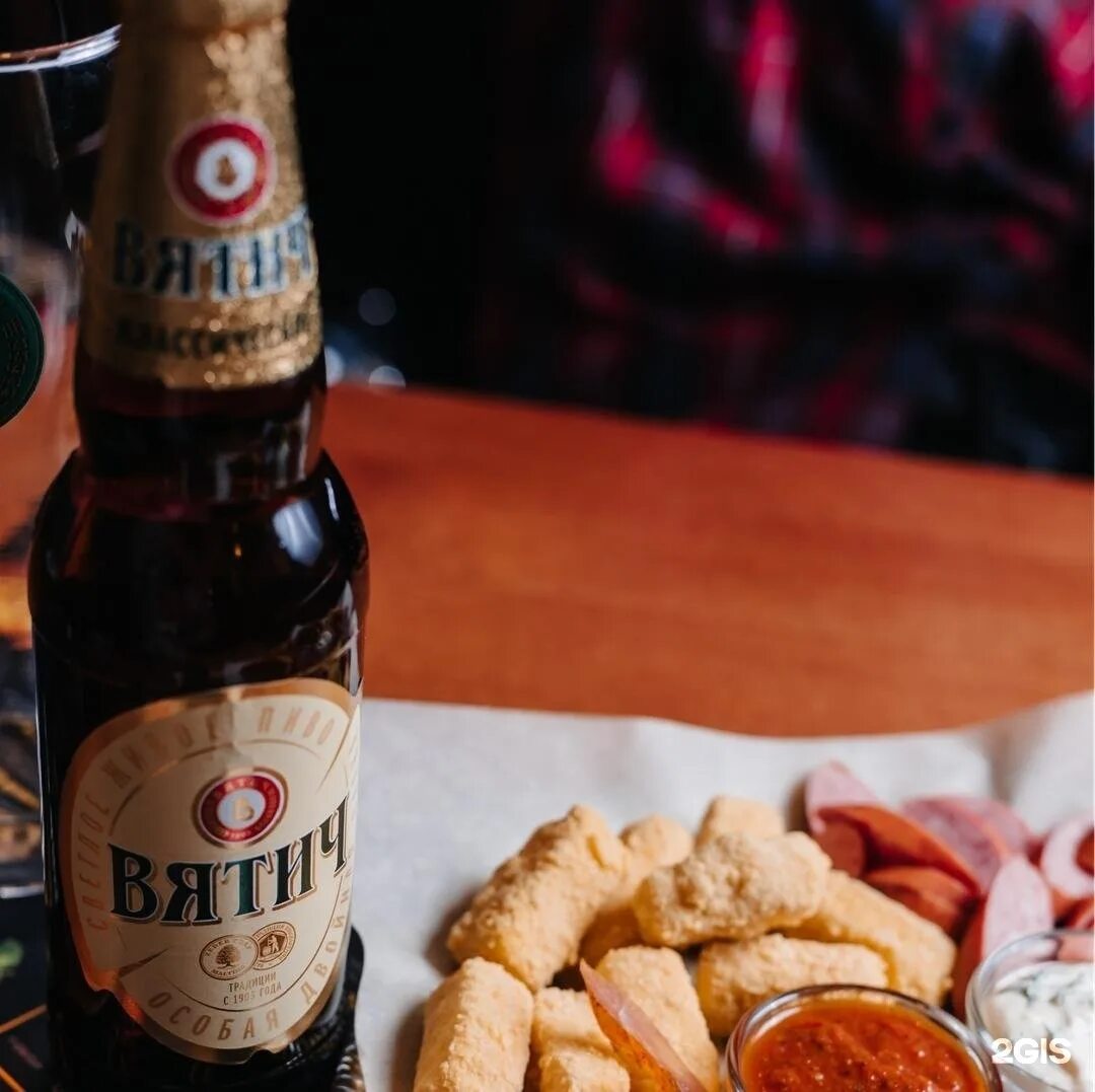 Вятич спорт киров. Вятич спорт. Вятич спорт. Вятич спорт. Киров улица труда 74 вятич-спорт.