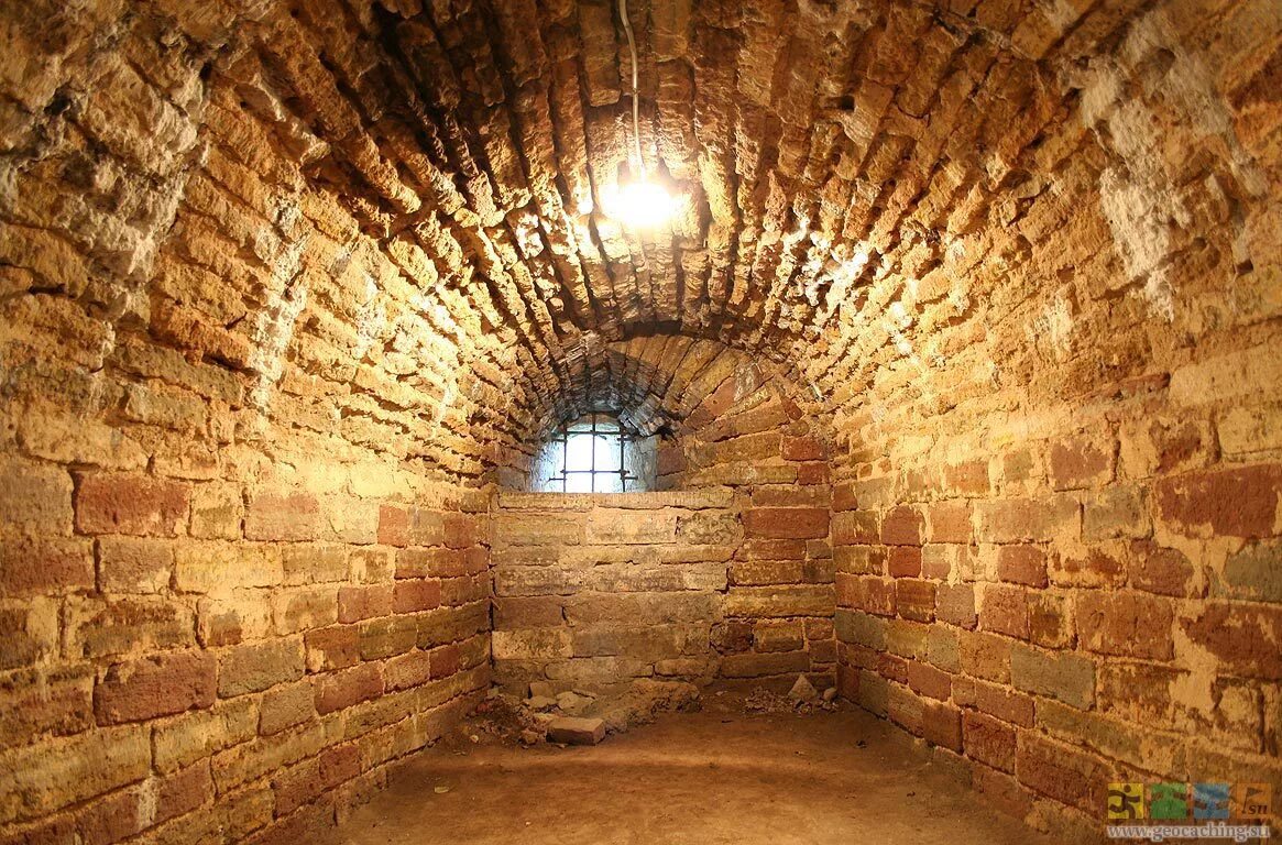 Казематы бок люксембург. Каземат петропавловской крепости внутри стены. Казематы бок люксембург. Дворец казематы. Стиле каземат.