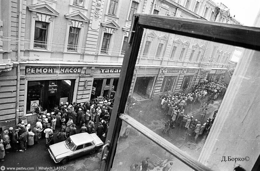 Магазин 1990. Столешников переулок Москва в 90е годы. Столешников переулок Москва 1990 год. Столешников переулок в 80-е годы. Столешников переулок Москва магазины.