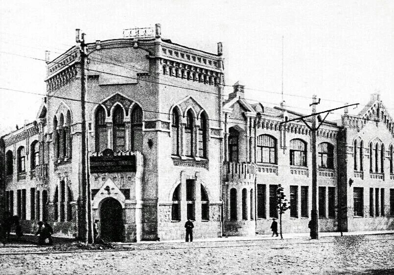 Банк в городе курске. Банк в городе курске. Краснодар- здание госбанка в 1941-1943. Поземельный банк курск. Триумфальная арка курск.