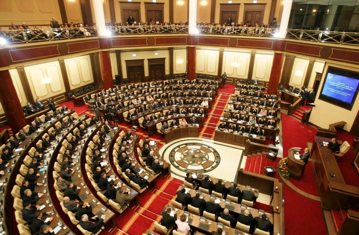 Парламент какой год. Сенат и Мажилис в Казахстане. Казахстан заседание парламента. Заседание парламента. Зал Сената РК.