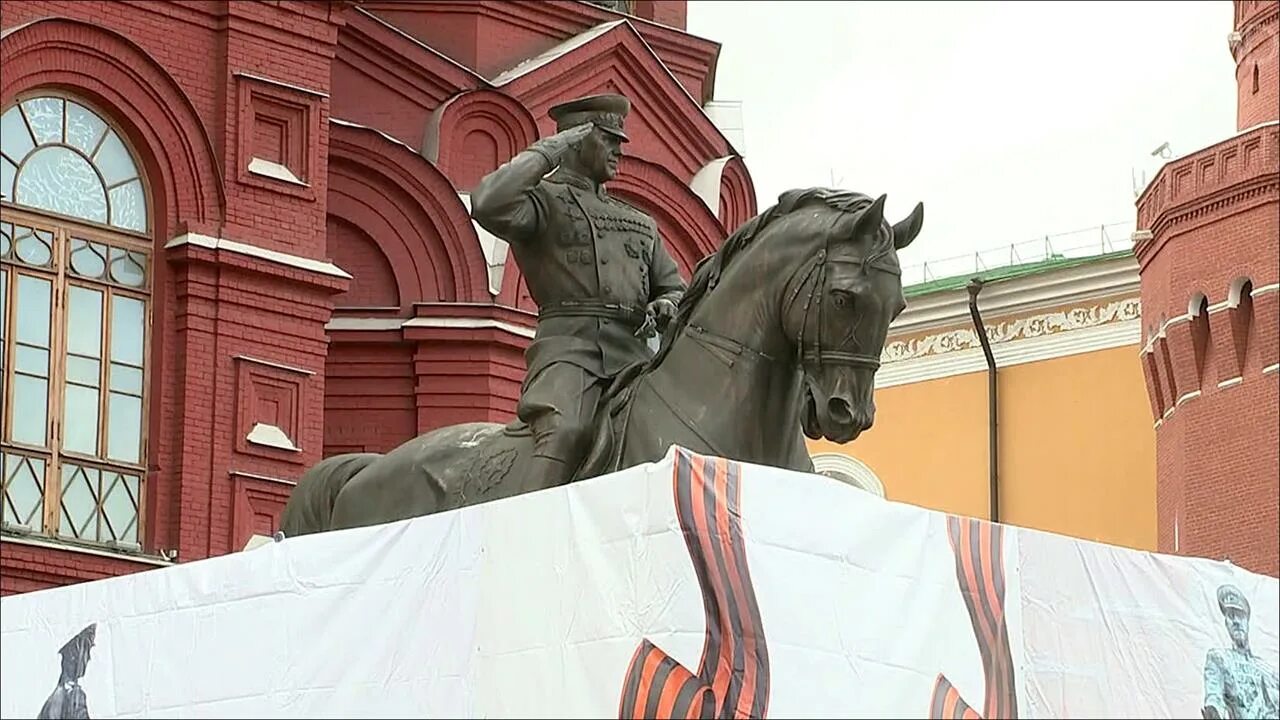В. Памятник на манежной. Памятник маршалу жукову. Памятник маршалу жукову. Новый памятник жукову на манежной площади.