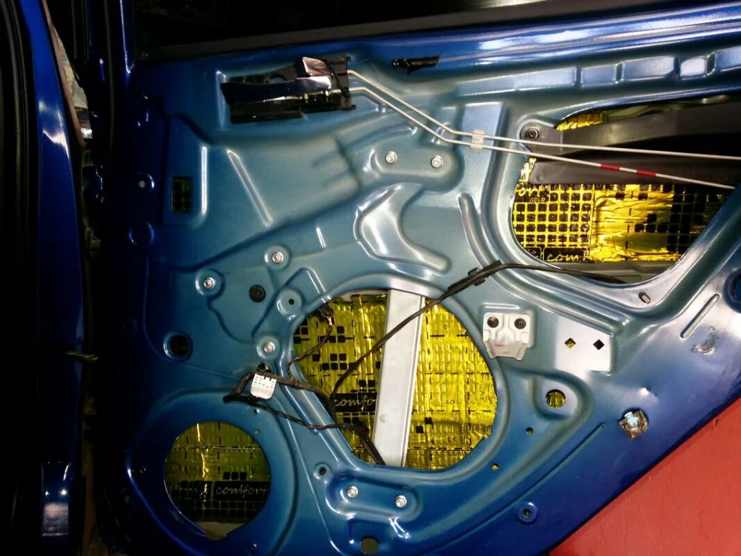 шумоизоляция дверей. звукоизоляция двери межкомнатной. шумоизоляция под дверью. шумоизоляция под дверью. шумоизоляционные двери межкомнатные.