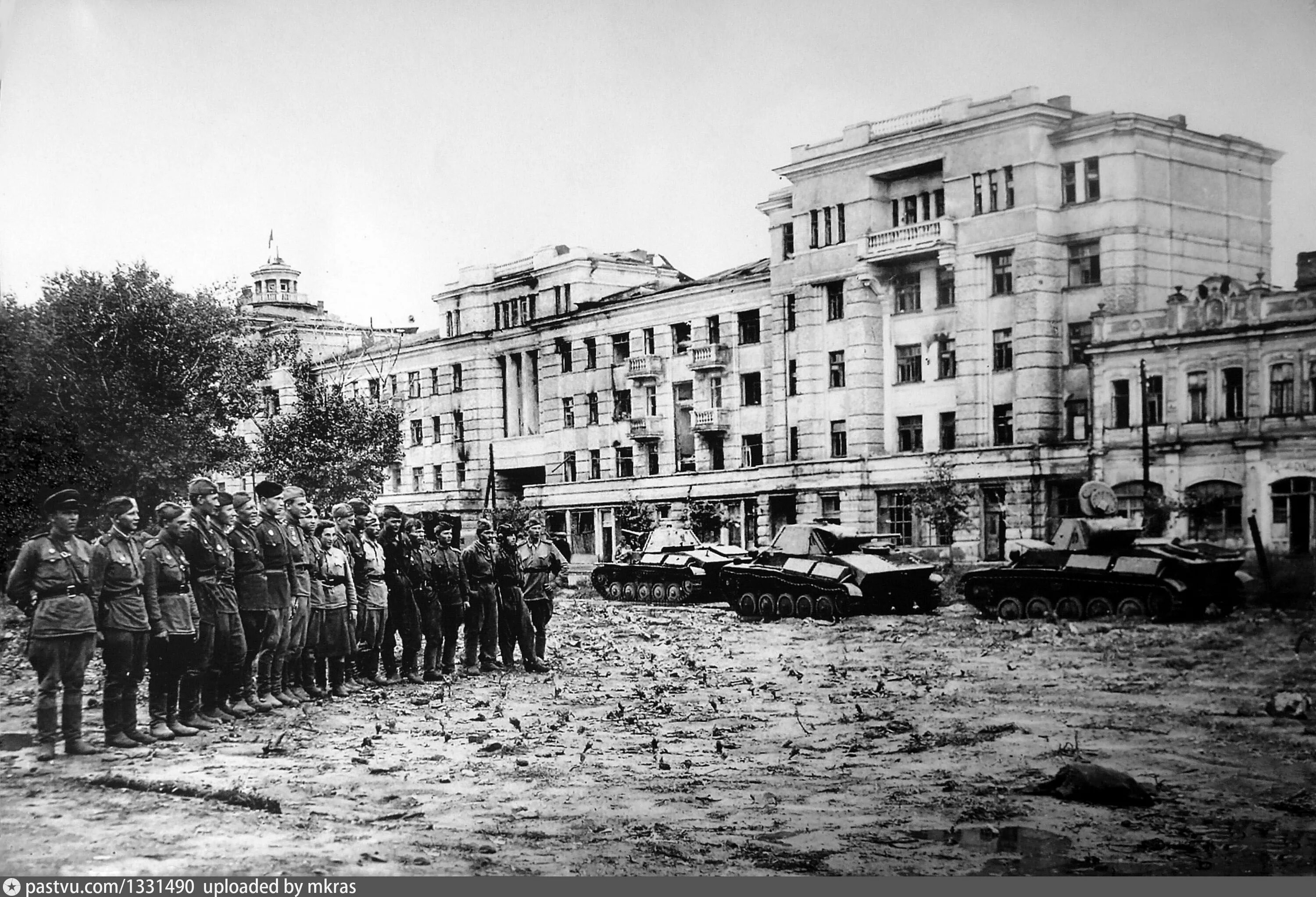 Освобождение городов орел и белгород. Орел в годы Великой Отечественной город Орел 1943 год. Город Орел 1941-1943 годы освобождение. Освобождение города Орел август 1943. Освобождение города орла 5 августа 1943 года.