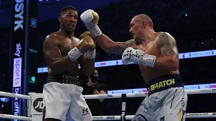 Энтони джошуа боксер. Usyk joshua 2. Усик нокдаун. Бой усика против. Бой усика против.