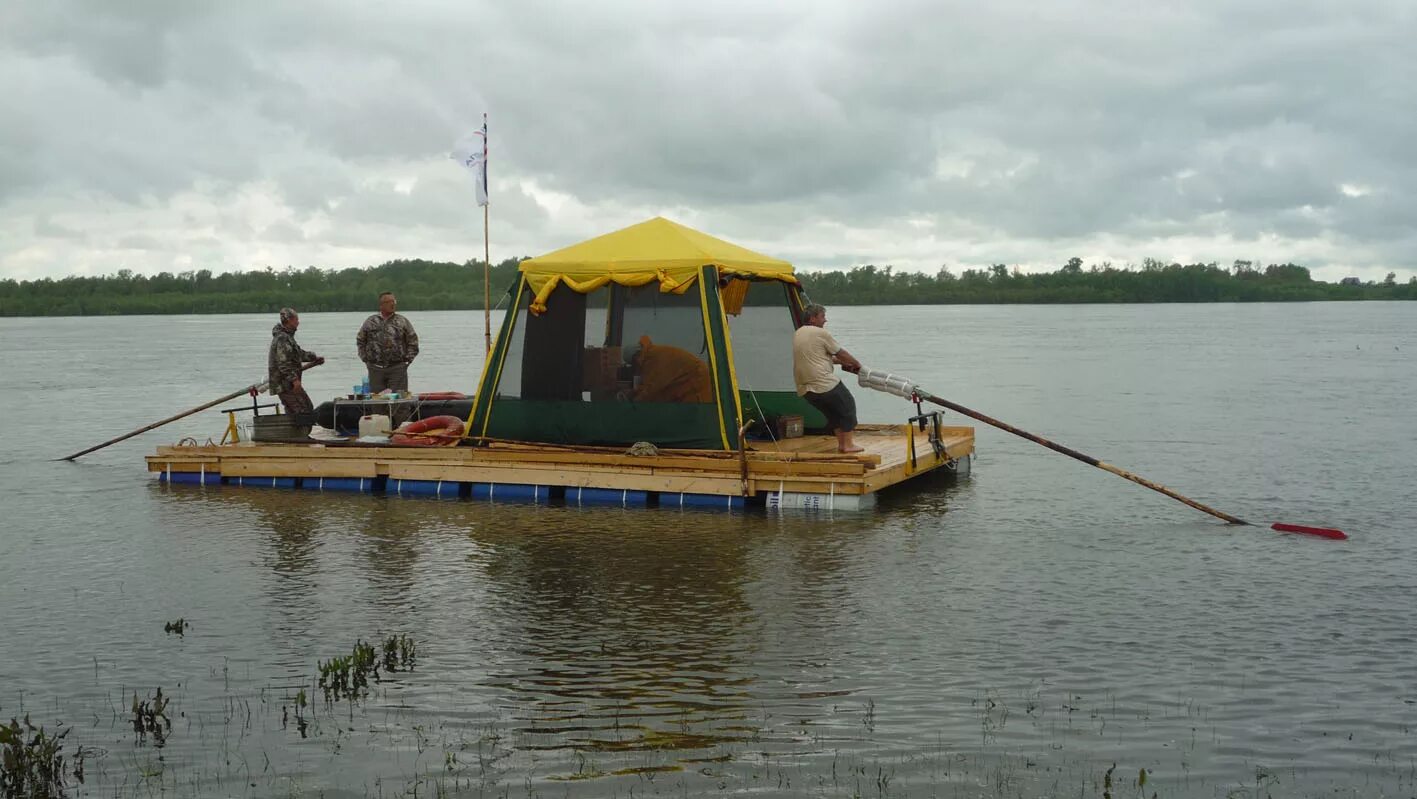 Самодельная река. Понтон для сплава. Разборный плот для рыбалки. Самодельный плот для сплава. Конструкция плота для сплава по реке.