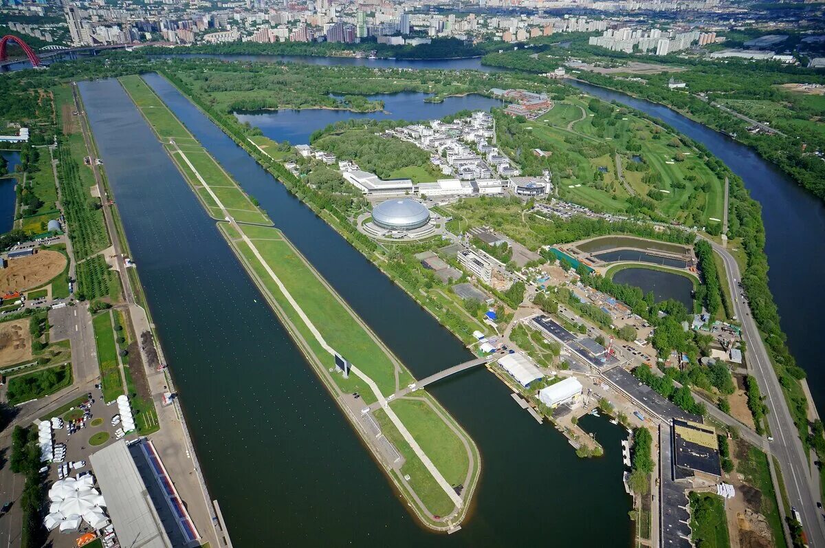 Гребной канал в Москве Крылатское. Парк Крылатские холмы гребной канал. Гребной канал Крылатское гребля. Гребной канал мост Крылатское, Москва.