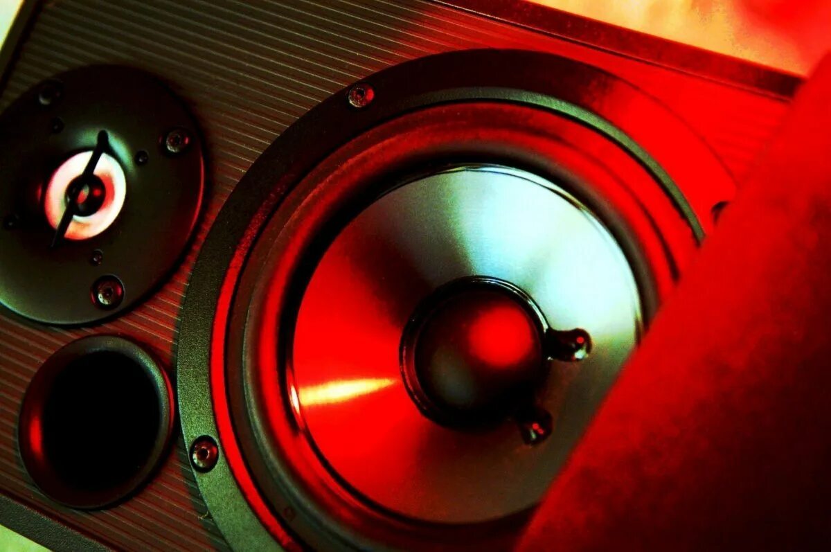 Рупорные акустические системы odeon. Behringer b15x стойки для акустической. Усилитель звука колонок логитеч. Колонку с помощью звука. Усилитель для динамиков.