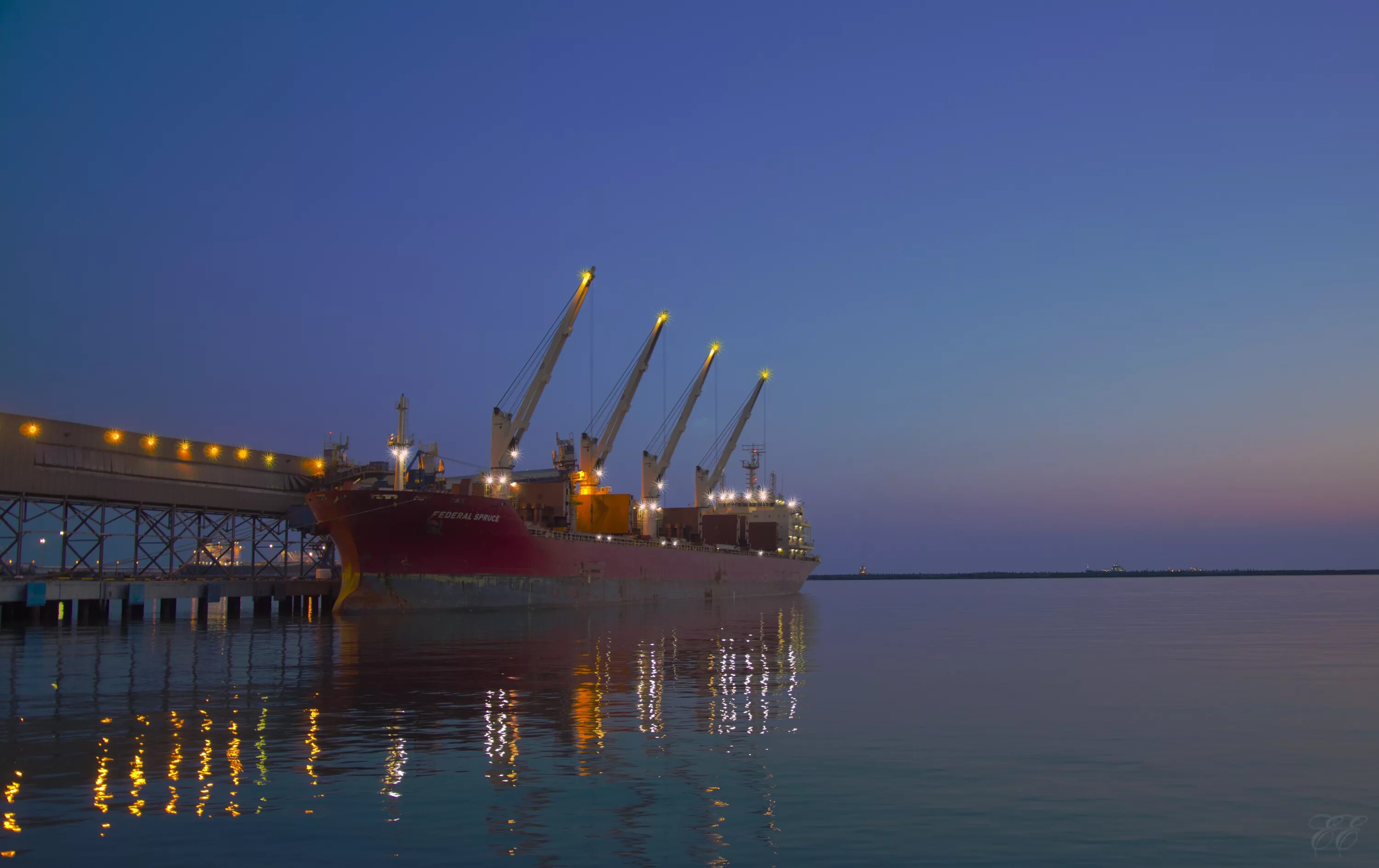 Морские порты краснодарского края. Морской порт Туапсе. Морпорт Туапсе. Морской причал Туапсе. Туапсе порт сухогруз.