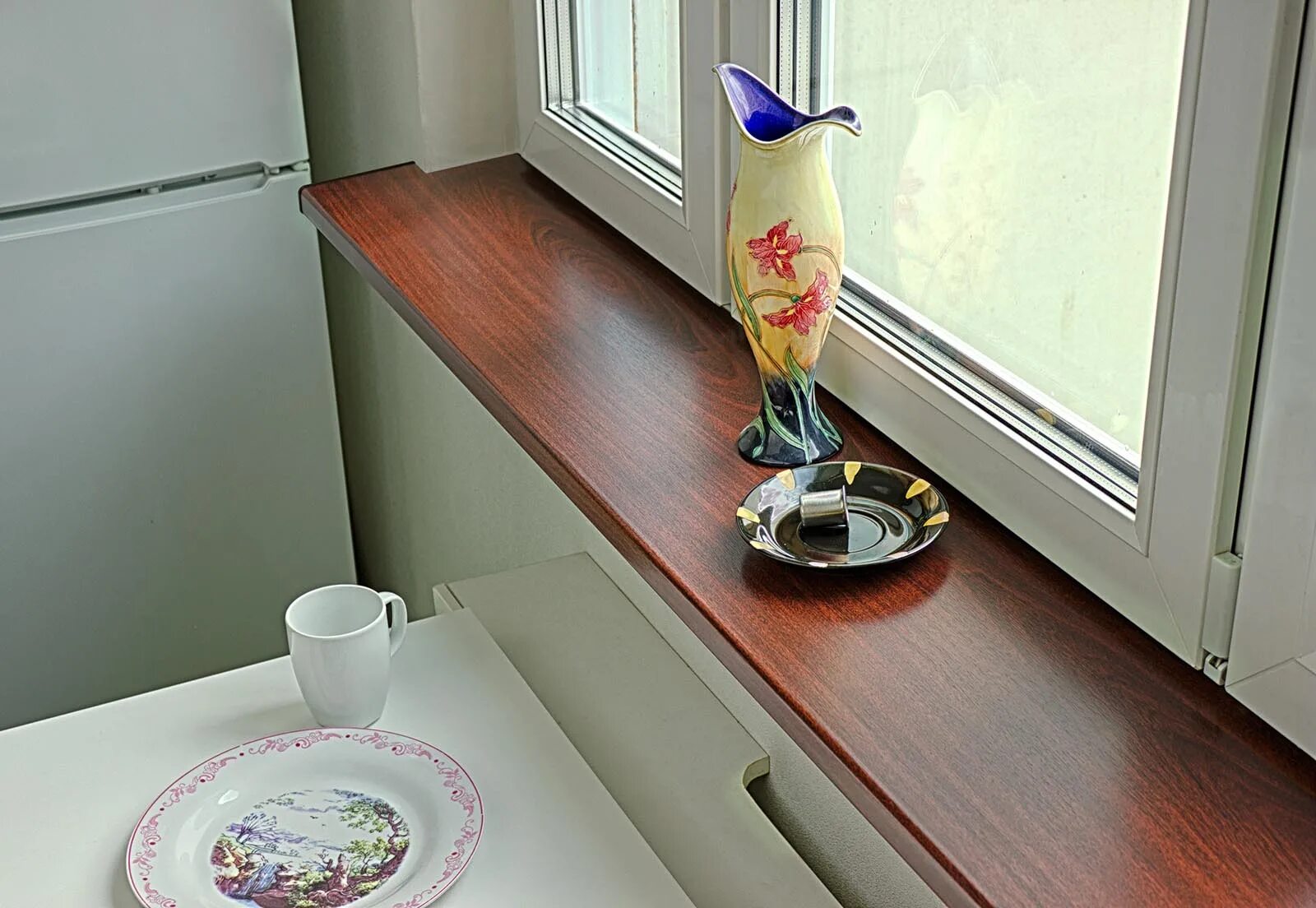 Подоконник из столешницы. Мелле данке подоконник. Подоконники и откосы кристаллит. Происхождение слова подоконник. Подоконник пластиковый столешница.