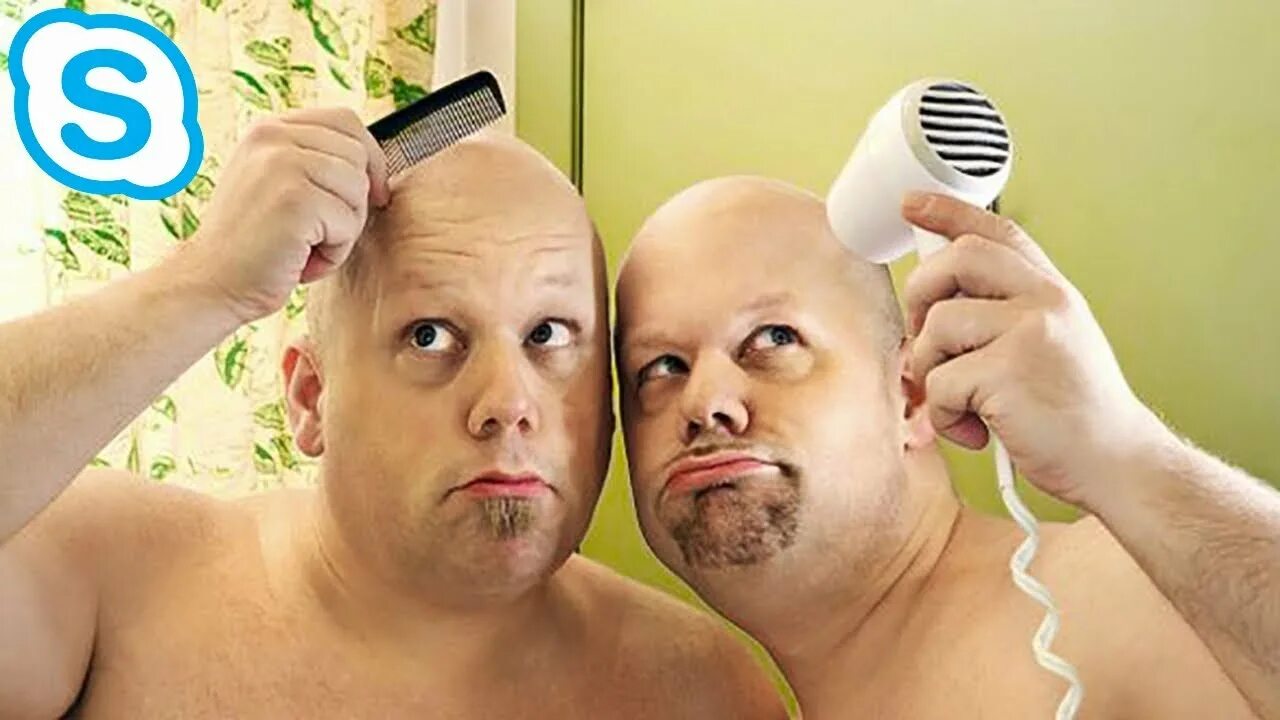 Два прикольных мужика. Двое пьяных мужчин. Два парня в костюмах смешные. Люди большими животами. Два прикольных мужика.