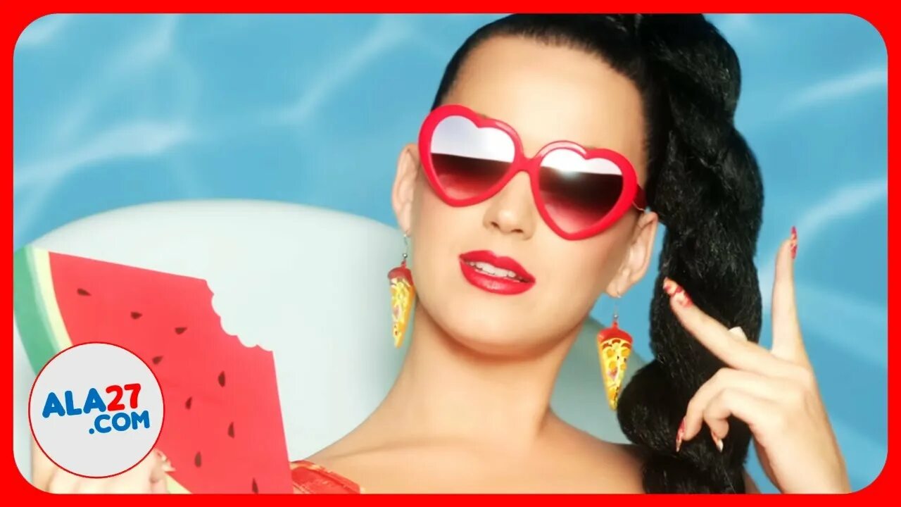 Кэти перри с леденцом. Katy perry kissed a girl live. Кэти перри клип калифорния. Katy perry. Песня про кэти перри.