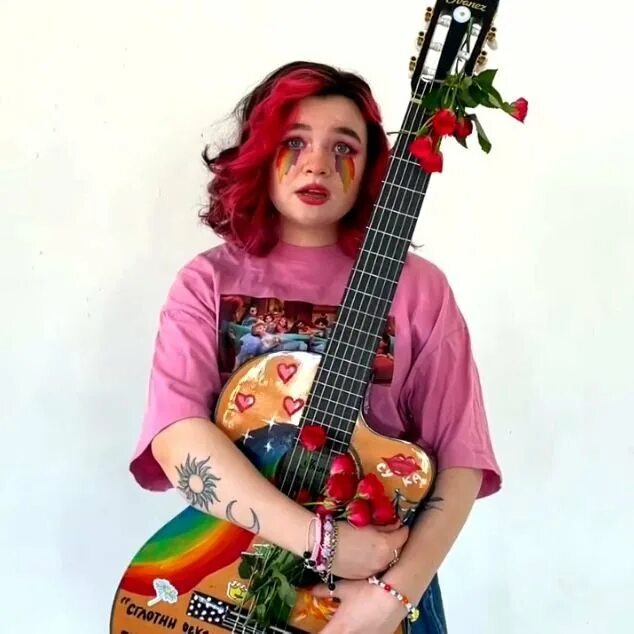 Отец алёны швец. Взрослые швец. Алена швец 2022. Алена швец 2022. Группа алёны швец.