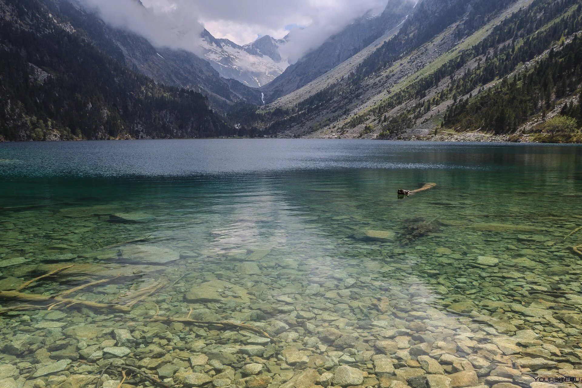 И тихая прозрачная вода. Озеро Флатхед штат Монтана. Озеро Флатхед Нельсон Лейкс. Озеро Рица и Байкал. Озеро Доронг.