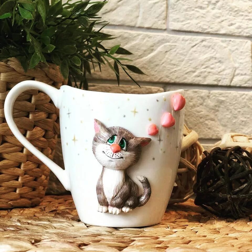 Декорирование кружки. Кружка с полимерной глиной. котик из полимерной глины на кружке. декор кружек полимерной глиной. красивые кружки.