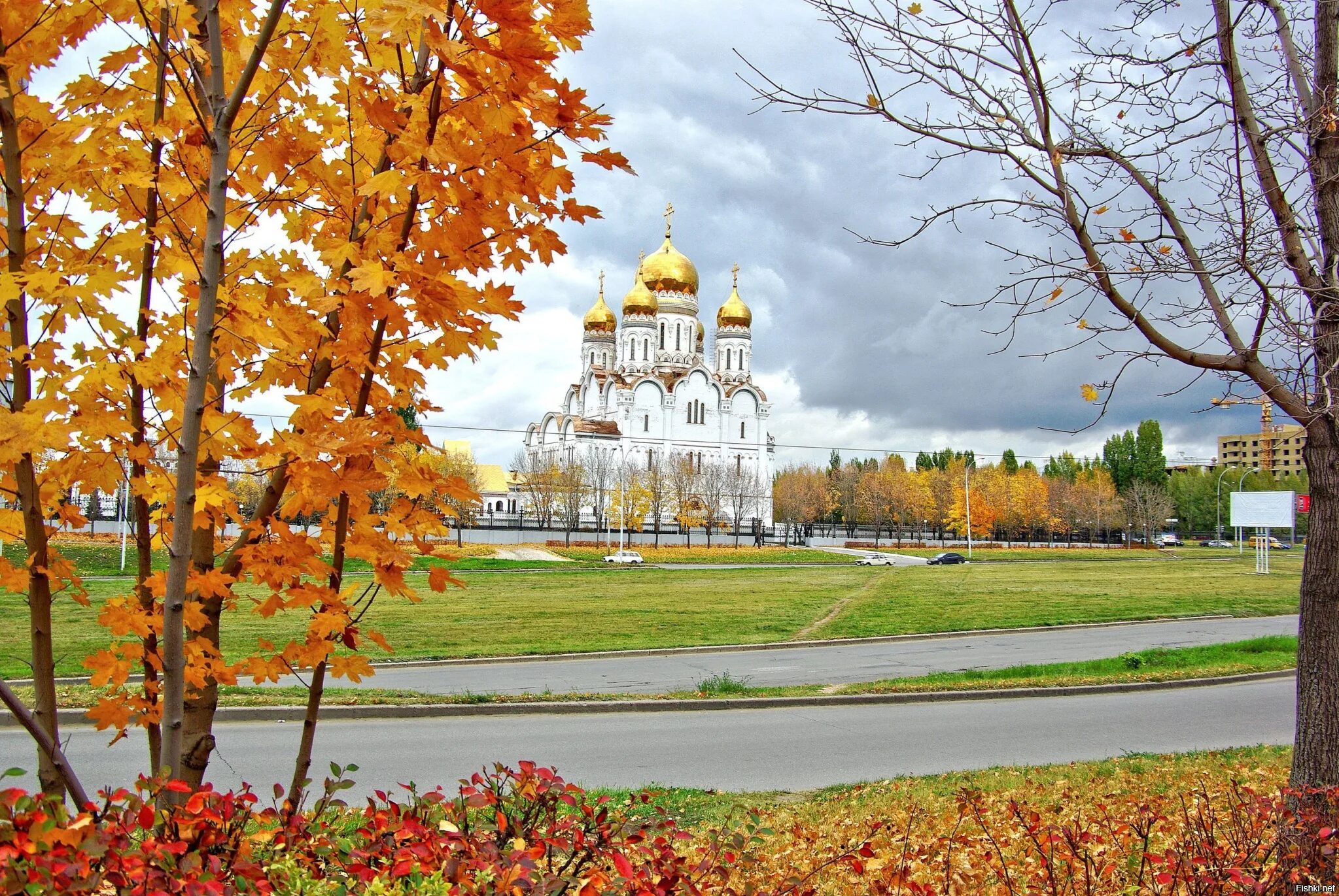 Св осень. Тольятти осень храм. Осенний Брянск храм. Чебаркуль храм осень.