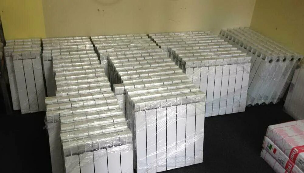 Радиаторы со склада. Радиаторы отопления биметаллические. Радиатор отопления. Радиаторы со склада. Радиаторы со склада.