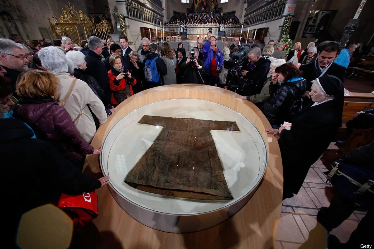 Мощи святого иоанна готского. Святая десница иоанна крестителя. Мощи иисуса. Цетинье десница иоанна крестителя. Черногория цетинский монастырь мощи.