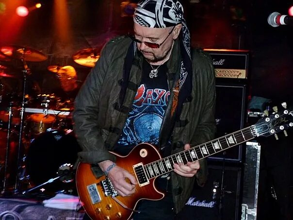 Paul quinn saxon. Paul quinn. Paul quinn saxon. Paul quinn. Пол куинн saxon молодой.