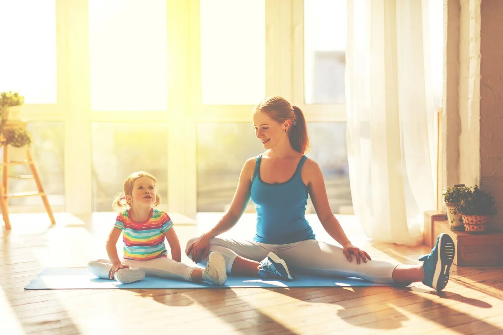 Yoga mommy. Чарити леблан. Yoga mommy. Йога для малышей. Йога мама и малыш.