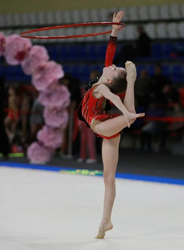 гимнастки на море. гимнастка в прыжке с лентой. художественная гимнастика дети. гимнастка рисунок. дарья анненкова художественная гимнастика.