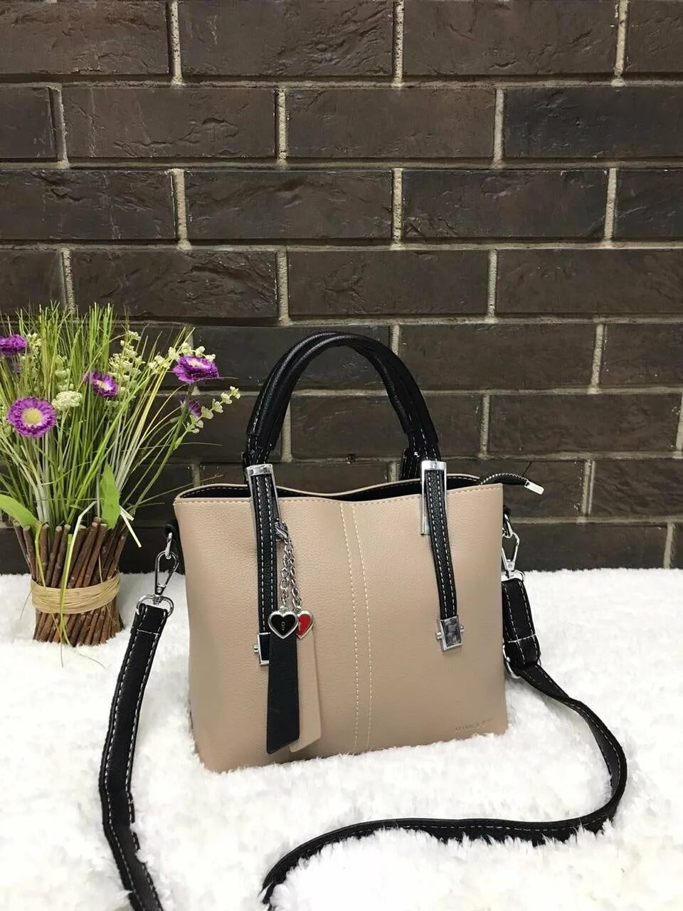 Сумки люкс садовод. Сумка женская из натуральной кожи бежевая. Сумка садовника. Роскошные сумки. Сумка с рынка.