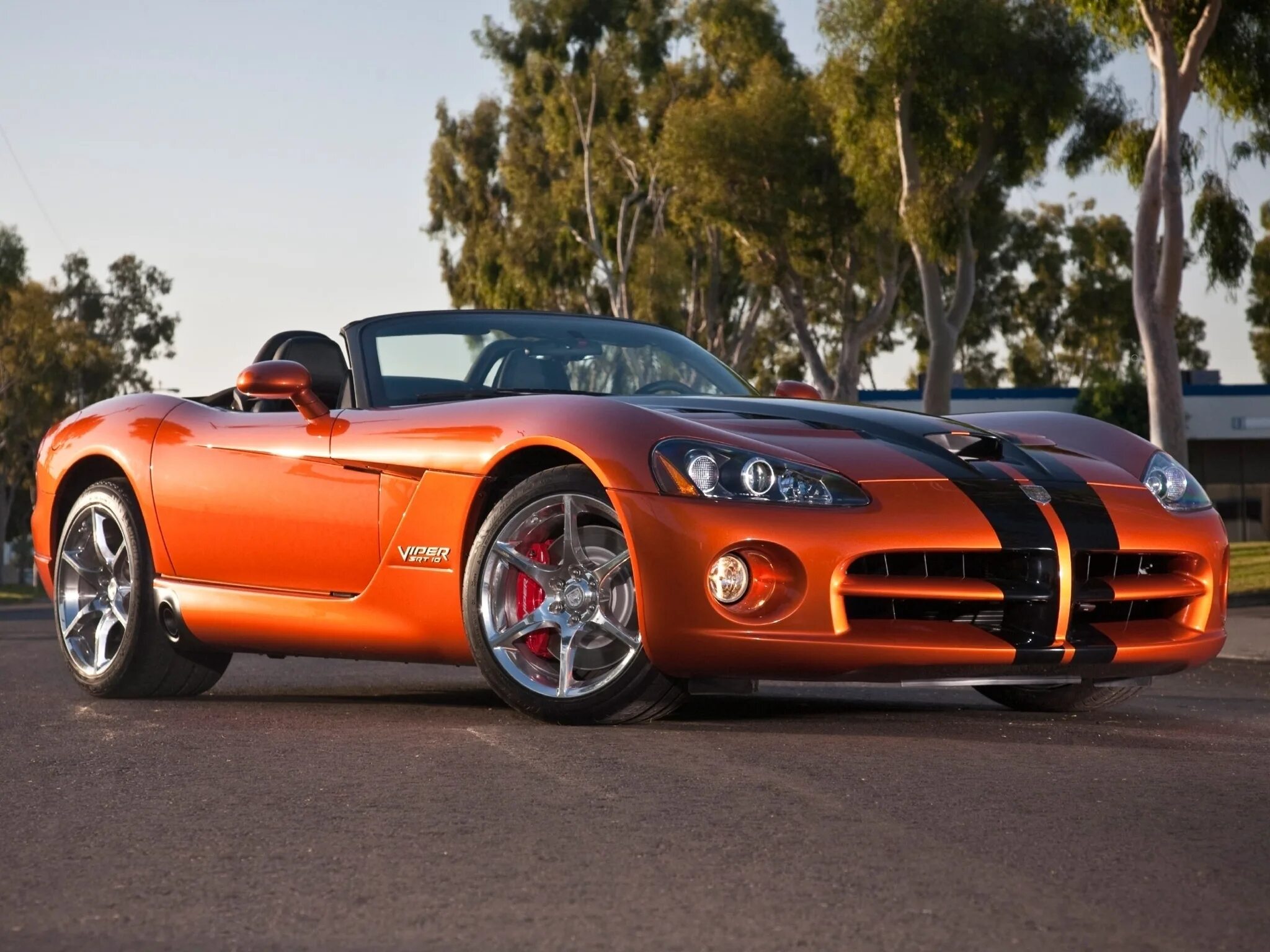 Dodge viper srt 10 coupe 2008. Спорткары dodge challenger. Оранжевая машина. Dodge спортивные. Додж спорт.