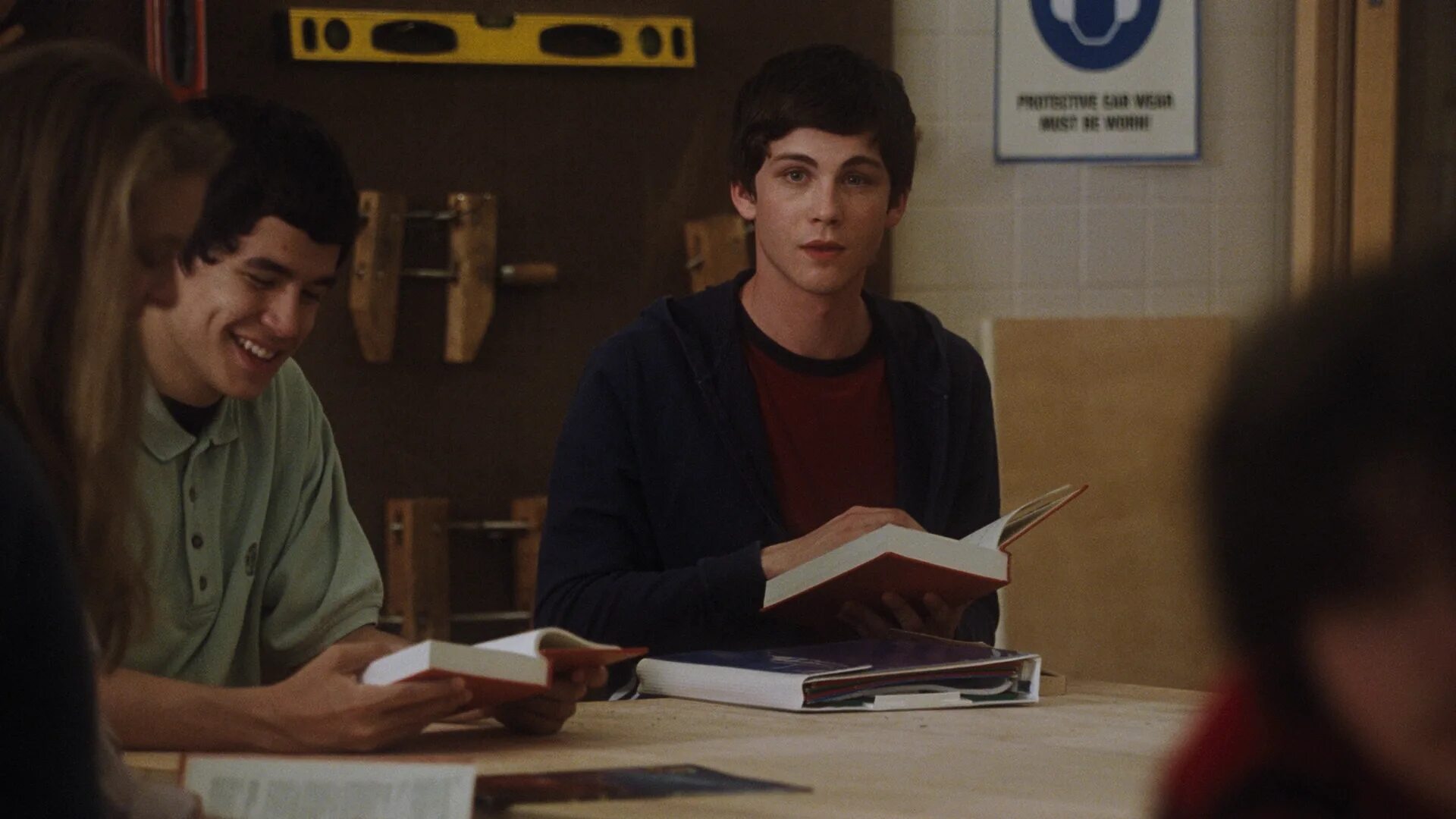 The perks of being a wallflower aunt helen. хорошо быть тихоней фильм 2012 отзывы. хорошо быть тихоней тетя чарли. хорошо быть тихоней тетя хелен. логан лерман хорошо быть тихоней плачет.