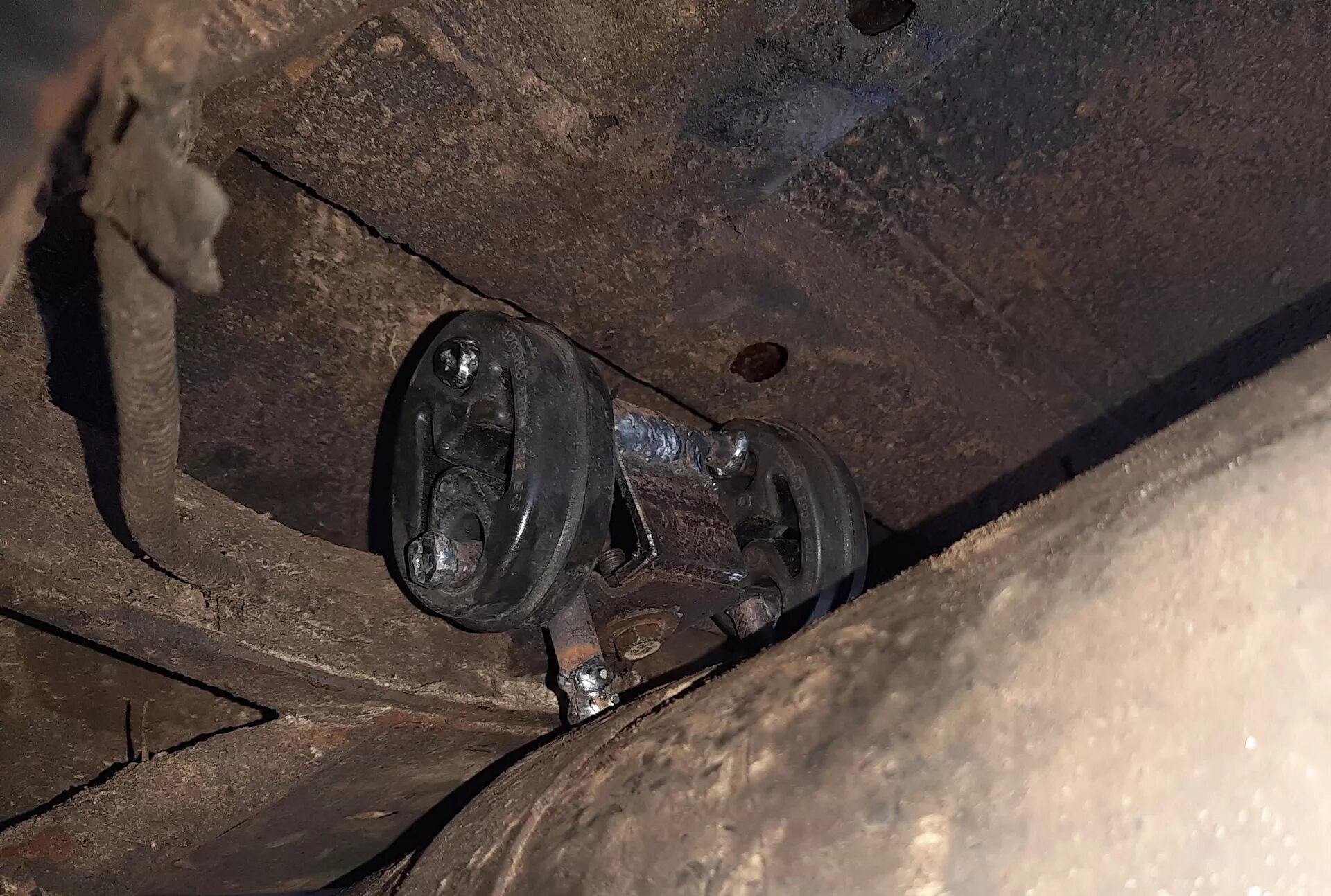 Вибрация в руль на 80 уаз патриот. Гул в уаз. Уаз патриот вибрация при 100 км. Кольца маслоотражателей хвостовика заднего моста уаз патриот. Биение руля.