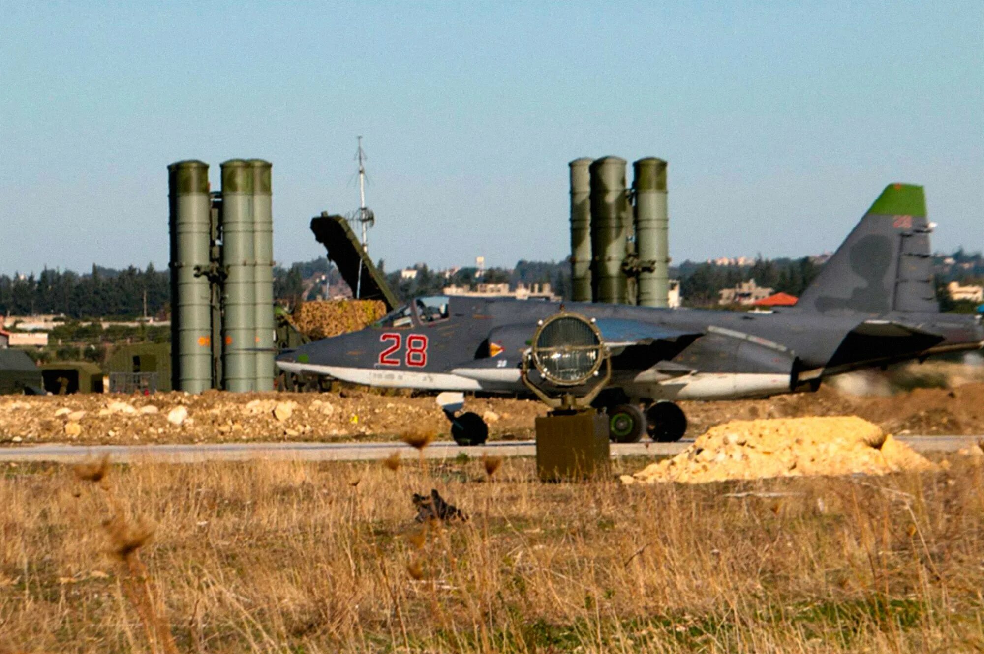 Хмеймим авиабаза ПВО. Военный аэродром в Сирии Хмеймим. Военная база России в Сирии Хмеймим. Хмеймим с 400.