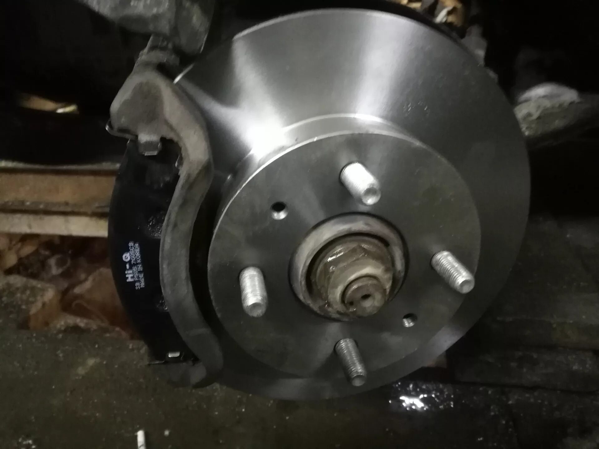 Задние дисковые тормоза hyundai solaris. Замена тормозных дисков хендай. Тормозной диск hyundai genesis задний. Дисковые тормоза hyundai hd78. Замена тормозных дисков хендай.