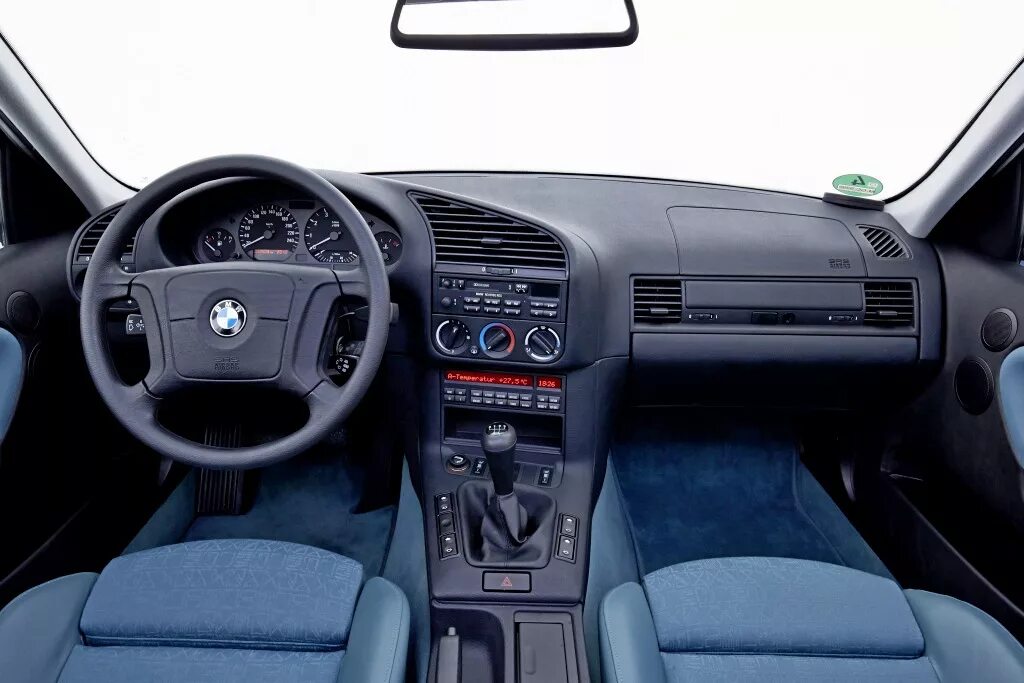 Автомат е46. BMW 3 Compact e36 салон. БМВ 3 е36 салон. BMW m3 e36 салон. БМВ е36 салон.